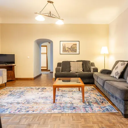 Old Town - Kohtu Apartmán *